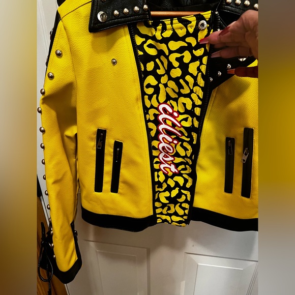 Beautiful leather jacket. - Picture 4 of 5